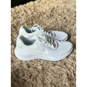 Women's NIKE REVOLUTION 7 - SIZE 6.5  - FB2208 100 New